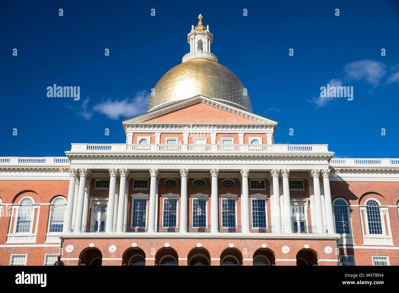 Massachusetts State House der Sitz der Regierung, mit der goldenen Kuppel und Spalten in der Stadt Boston, USA Stockfoto