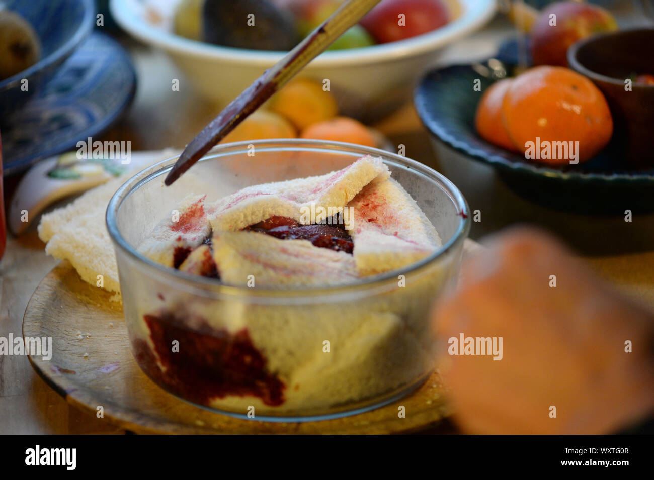 Home Kochen - Sommer Pudding, klassische englische Wüste Stockfoto