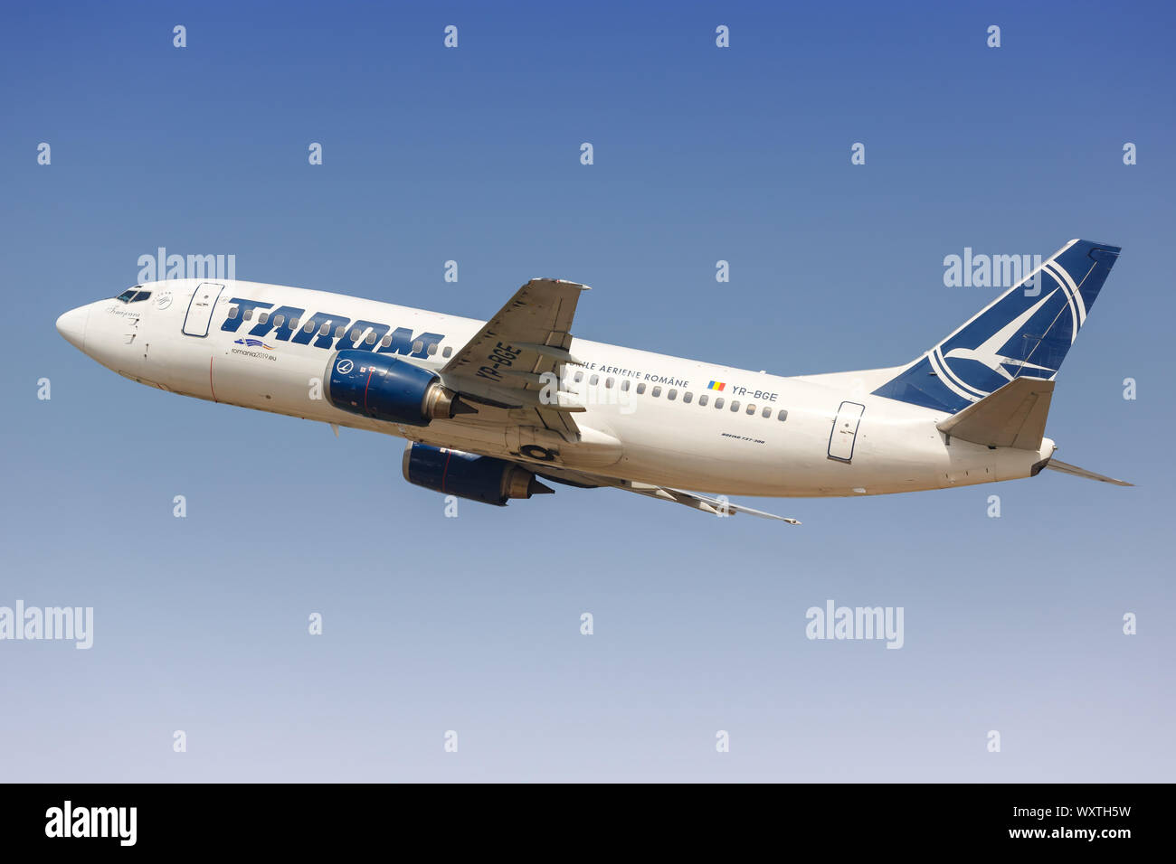 Tel Aviv, Israel - 24. Februar 2019: Tarom Boeing 737-300 Flugzeug am Flughafen Tel Aviv (TLV) in Israel. Stockfoto