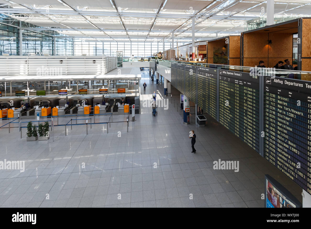 München Flughafen Abflug Terminal 2 www.alamy.de