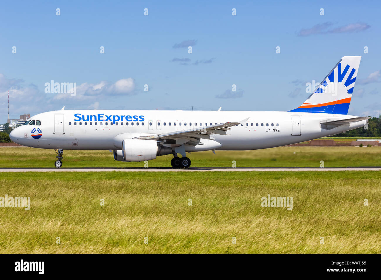 Stuttgart, Deutschland - Juni 8, 2019: SunExpress Airbus A320 Flugzeug am Flughafen Stuttgart (STR) in Deutschland. Stockfoto
