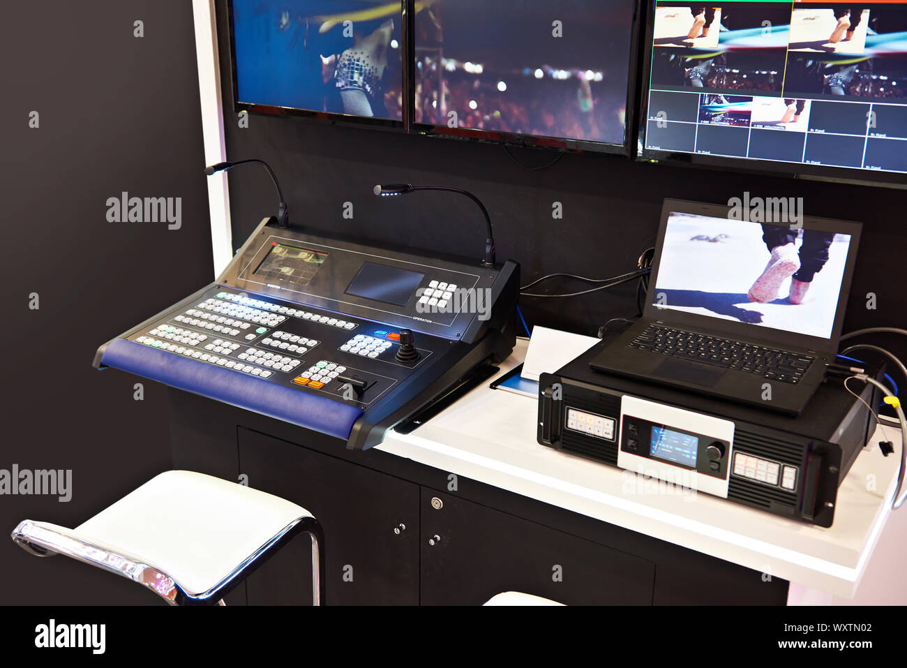 Vision Mixer LED Video Prozessor Arbeitsplatz Operator Stockfoto