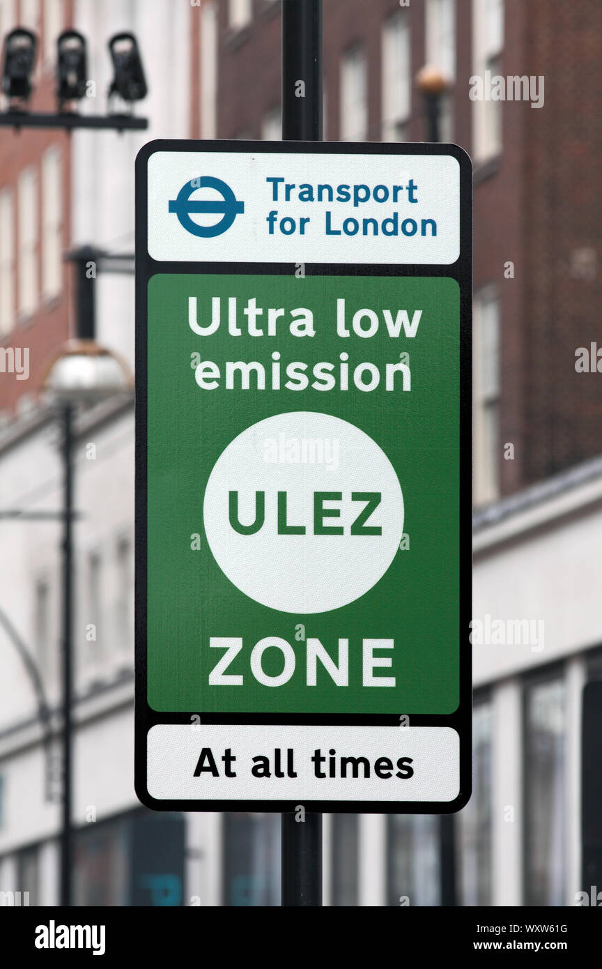 Ein Schild markiert die Grenze des Londoner Ultra Low Emission Zone, am Marble Arch Ende der Oxford Street. (Stand September 2019) Stockfoto