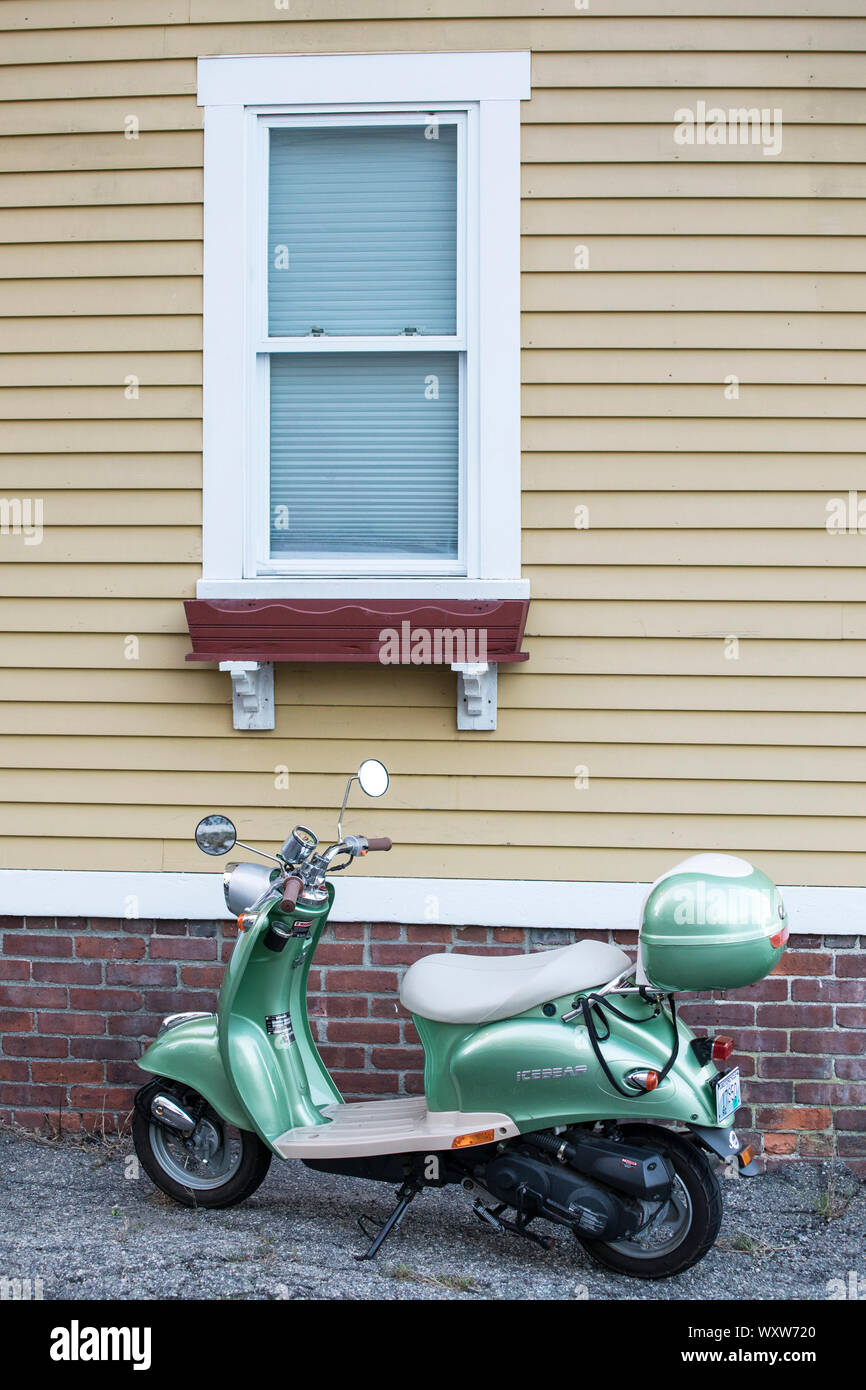 Icebear Motorroller von Schindeln in Newport, Rhode Island, USA geparkt Stockfoto