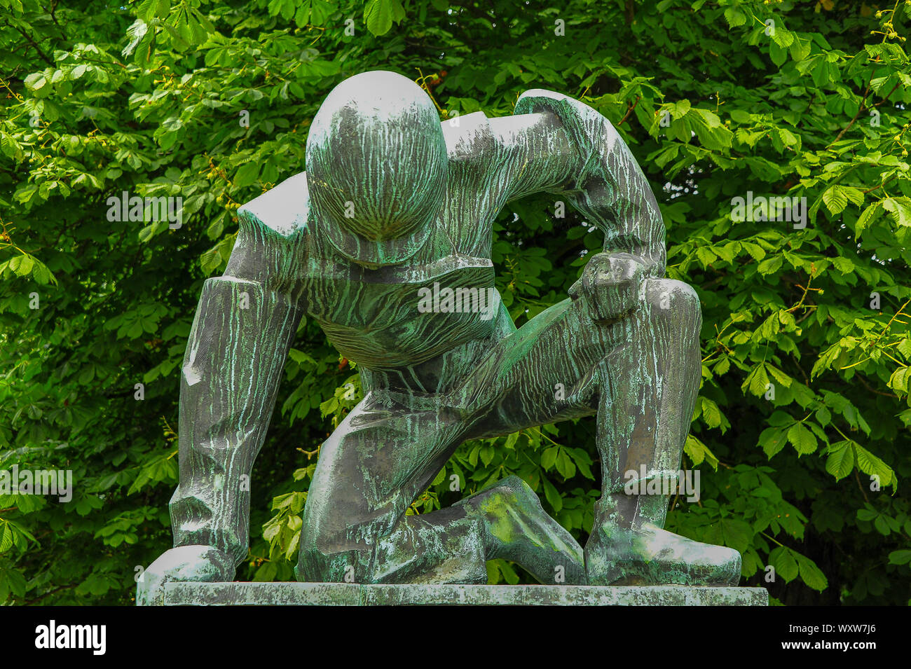 Kiel, Deutschland - Juli 2015: Bronze Skulptur einer Werft Arbeitnehmer sterben Werftarbeiter, 1959 erstellt von Walter Rössler Stockfoto