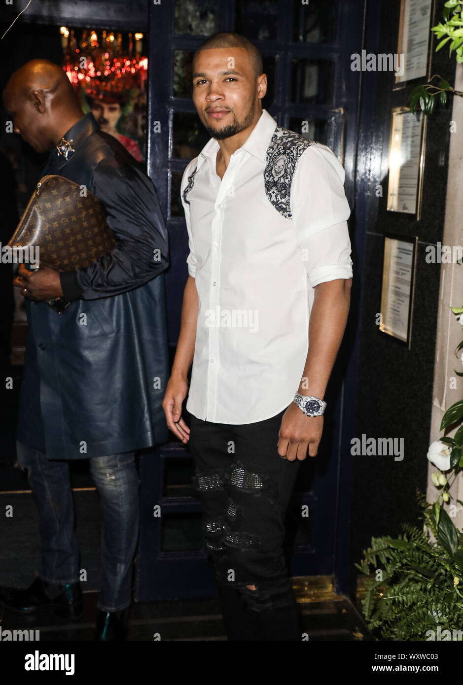 Chris Eubank und Chris Eubank Jr kommen am Tramp in London für Chris Eubank Jr's Geburtstagsparty. Stockfoto