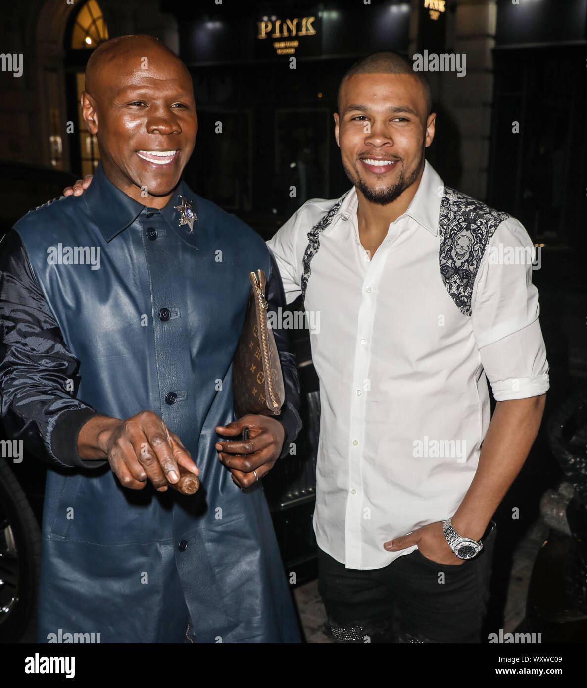 Chris Eubank und Chris Eubank Jr kommen am Tramp in London für Chris Eubank Jr's Geburtstagsparty. Stockfoto