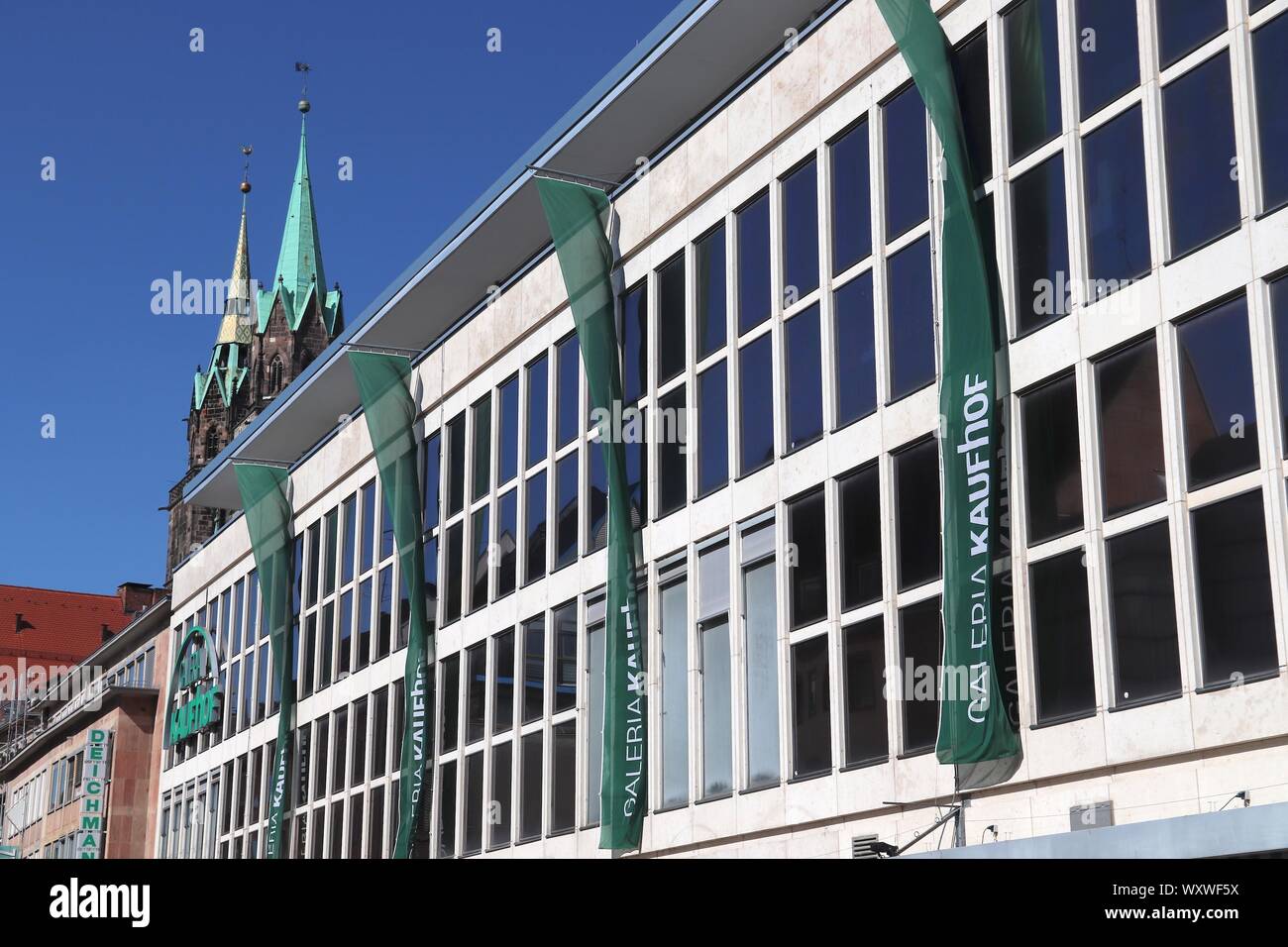 Nurnberg Deutschland Mai 7 18 Galeria Kaufhof In Nurnberg Deutschland Galeria Kaufhof Hat 97 Niederlassungen In Deutschland Und Ist Ein Teil Von Mir Stockfotografie Alamy