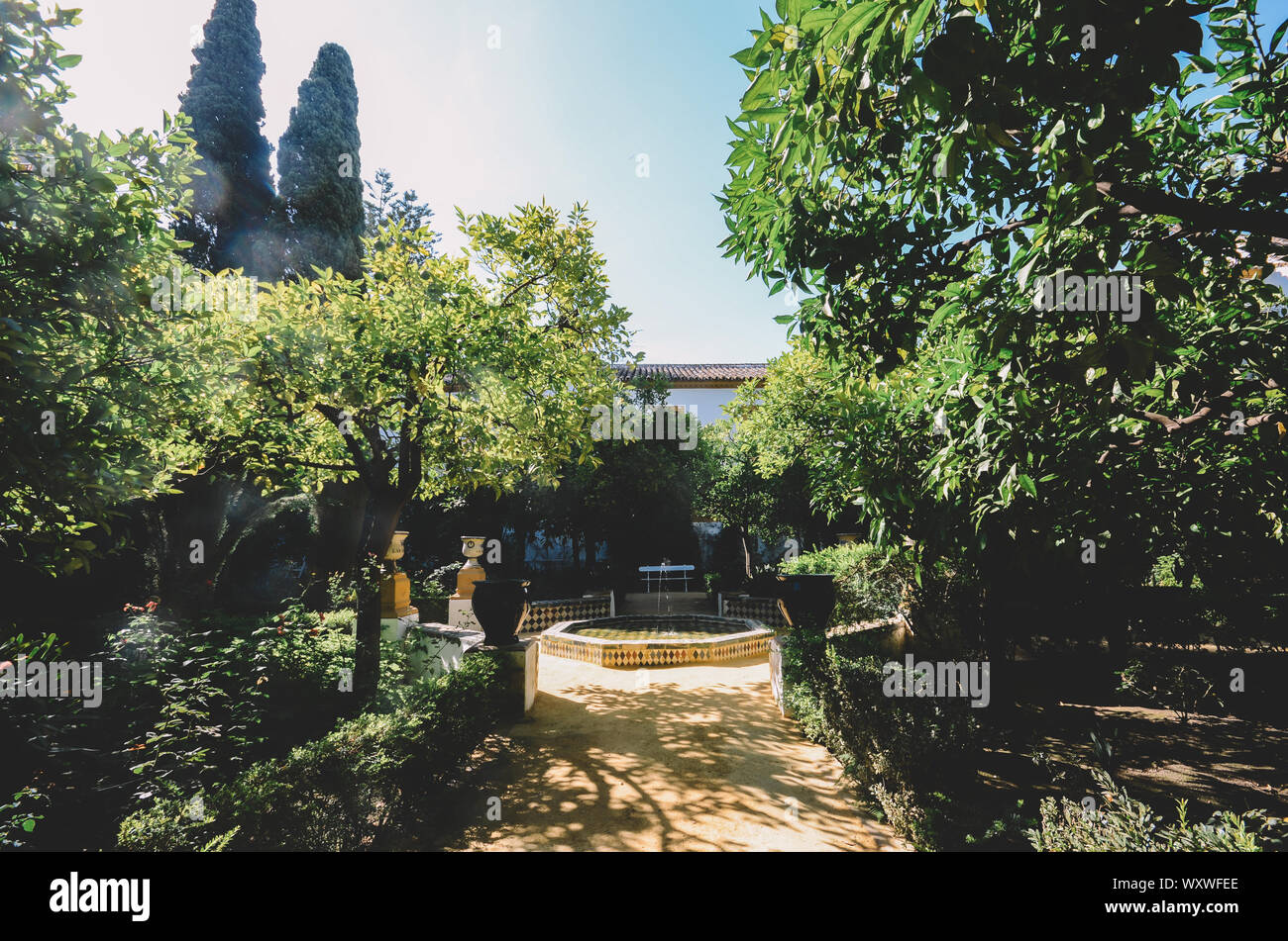 Sevilla, Spanien - Sept 10, 2019: Palace de las Duenas in Sevilla, Spanien Villa aus dem 15. Jahrhundert im Stil der Renaissance gebaut Stockfoto