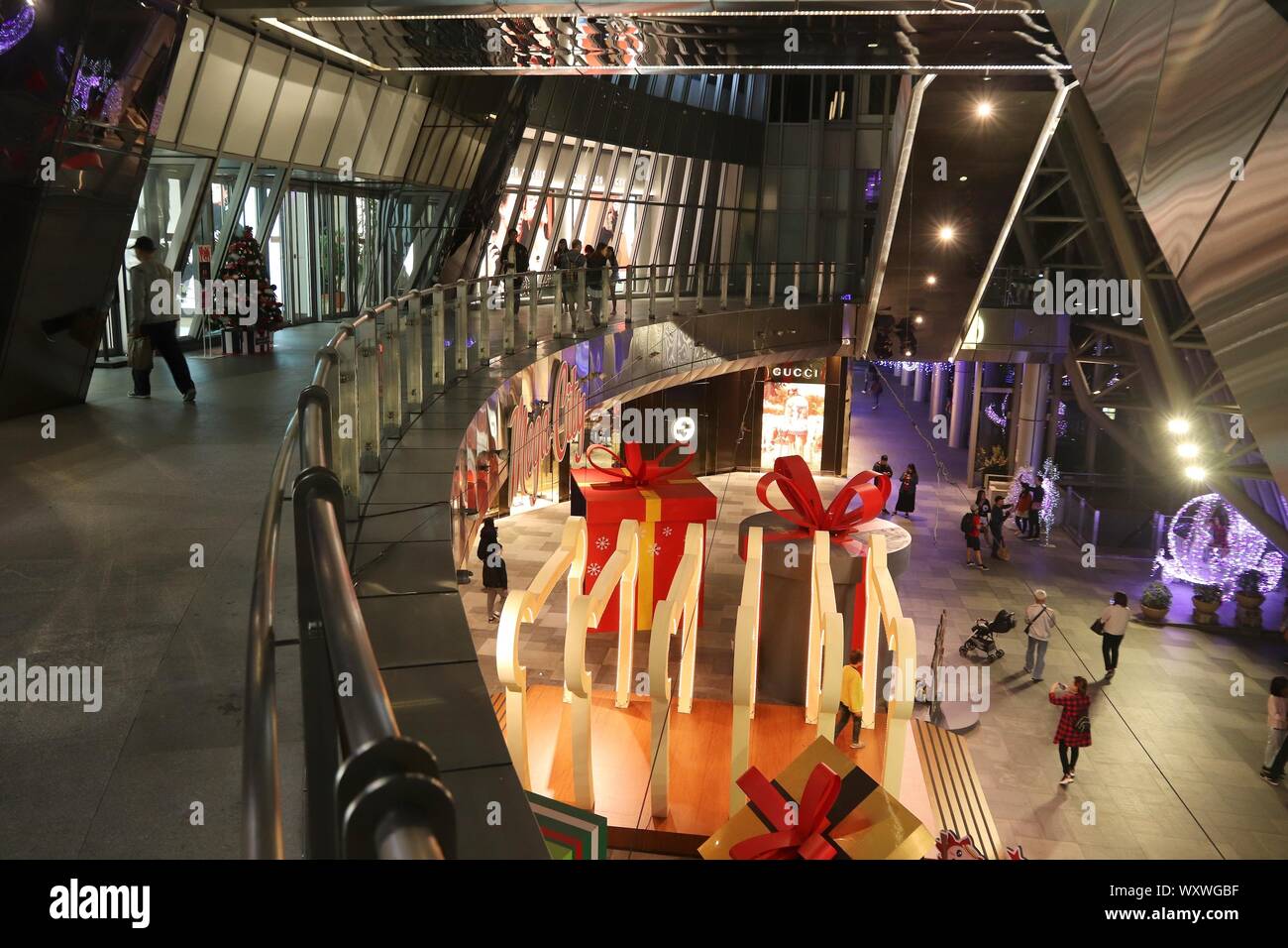 TAIPEI, Taiwan - Dezember 5, 2018: die Menschen besuchen Mega City Mall in Banqiao Bezirk von Taipei. Banqiao ist ein wichtiges Geschäfts- und Einkaufsviertel der Stadt o Stockfoto