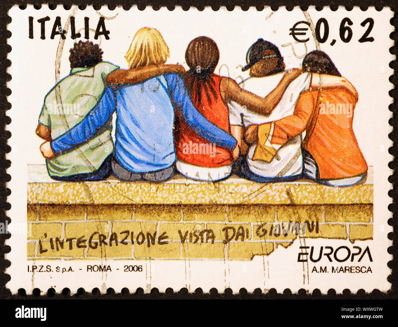 Jugend umfaßt auf italienischer Briefmarke Stockfoto
