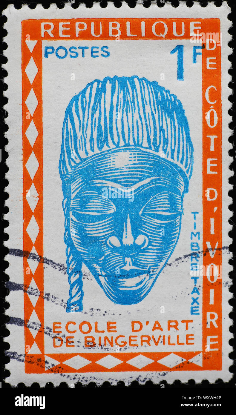 Schöne hölzerne Maske auf Briefmarke von Cote d'Ivoire Stockfoto