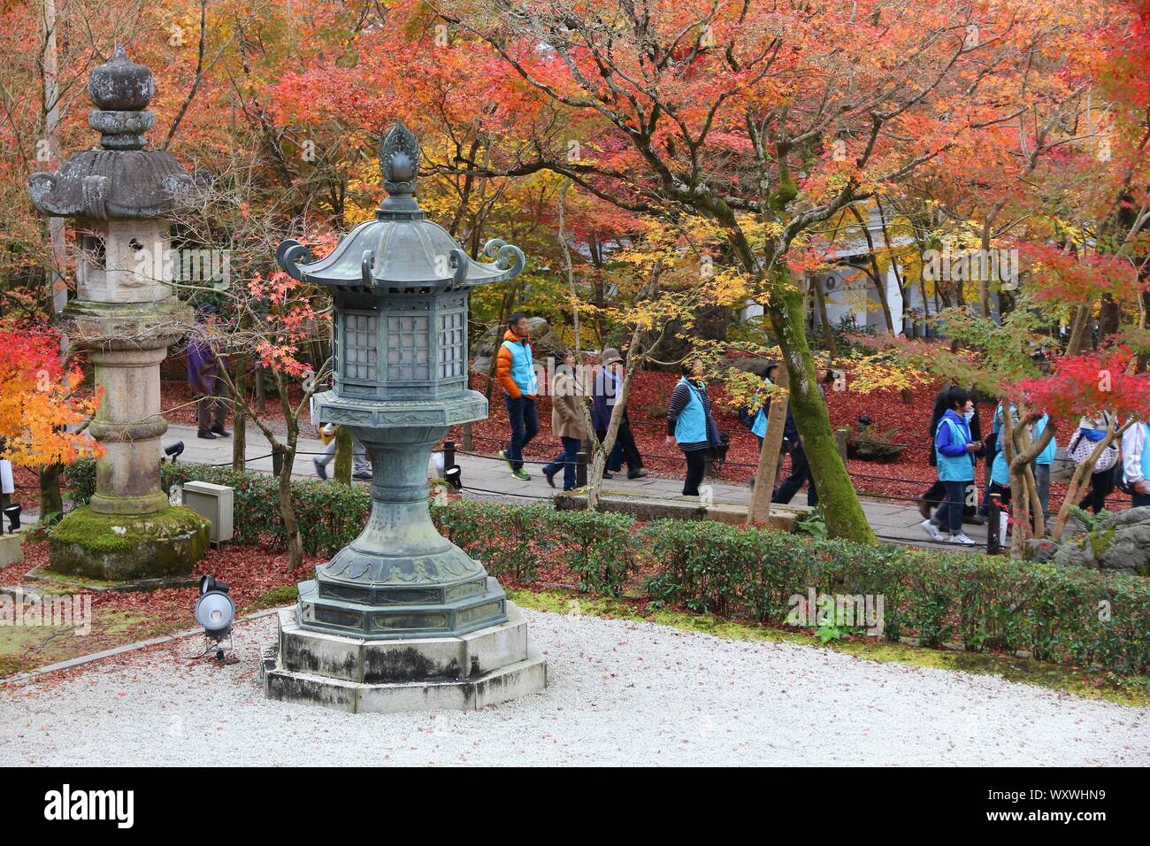KYOTO, JAPAN - November 24, 2016: die Menschen besuchen Eikando Zenrinji Tempel in Kyoto, Japan. Die jodo Buddhismus Tempel stammt aus dem Jahr 853. Stockfoto