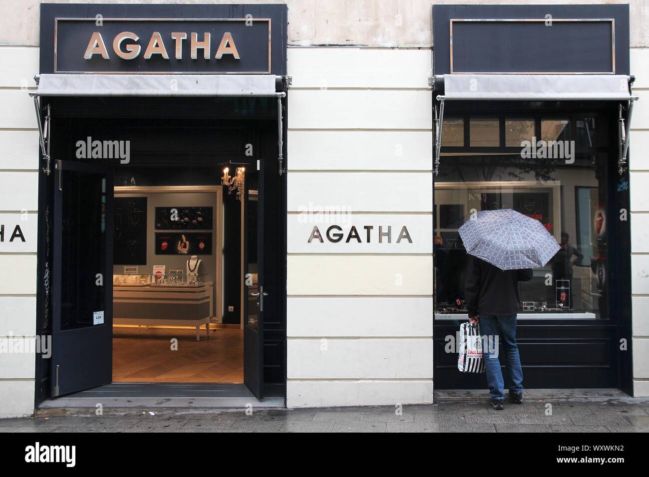 MADRID, Spanien - 21. OKTOBER 2012: Agatha Schmuck Shop in Madrid. Agatha ist eine französische Schmuck Marke im Jahr 1974 in Paris gegründet. Stockfoto