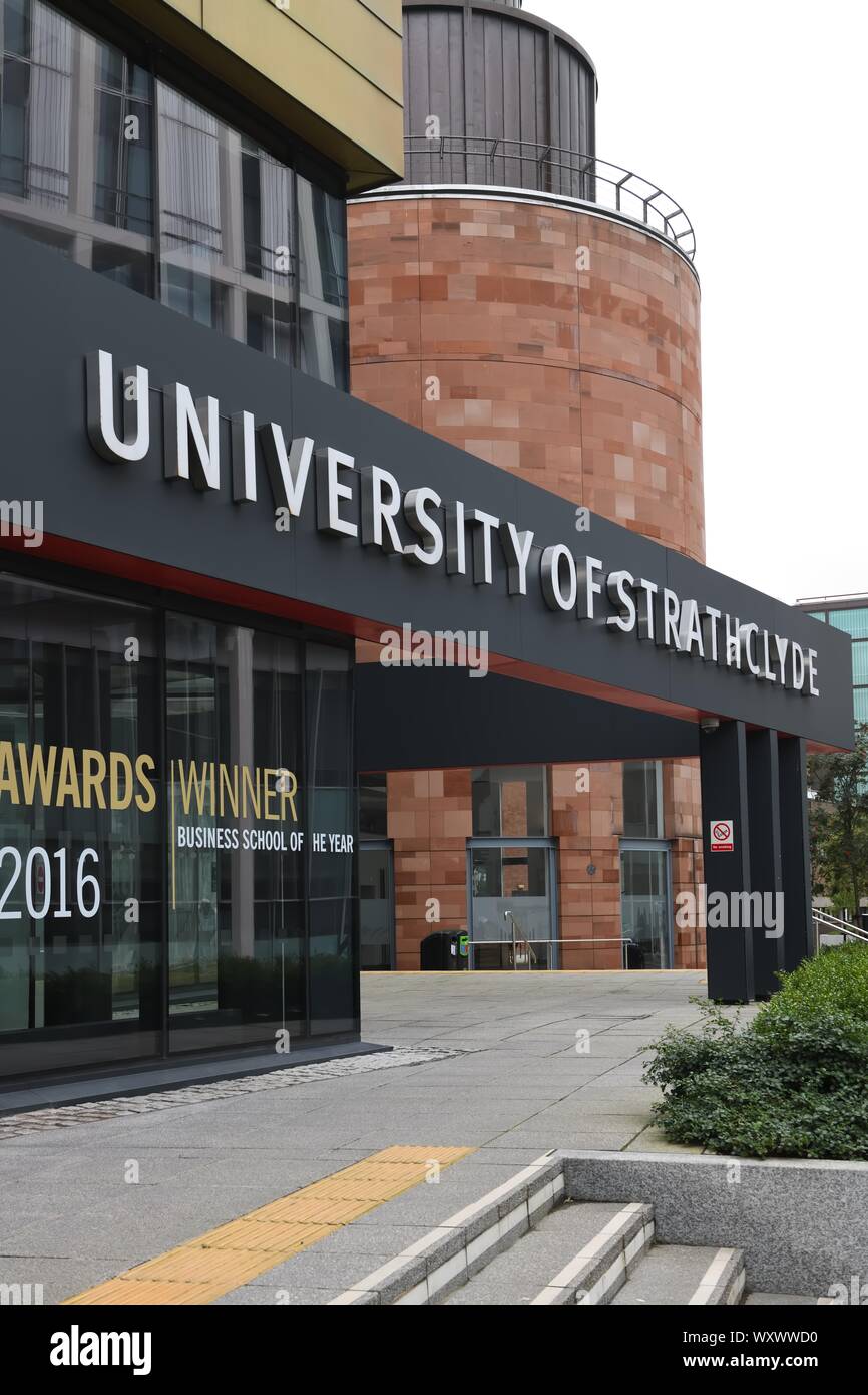 Hinweisschild am Eingang des öffentlichen Forschungsgebäudes der University of Strathclyde Business School in Glasgow, Schottland, Großbritannien, Europa Stockfoto