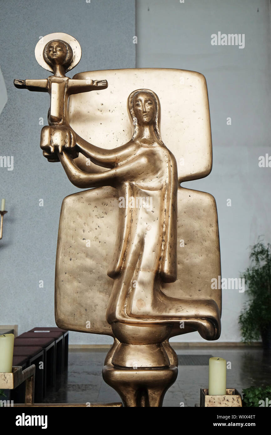 Jungfrau Maria mit dem Jesuskind, Kirche der Heiligen Dreifaltigkeit in Gemunden am Main, Bayern, Deutschland Stockfoto