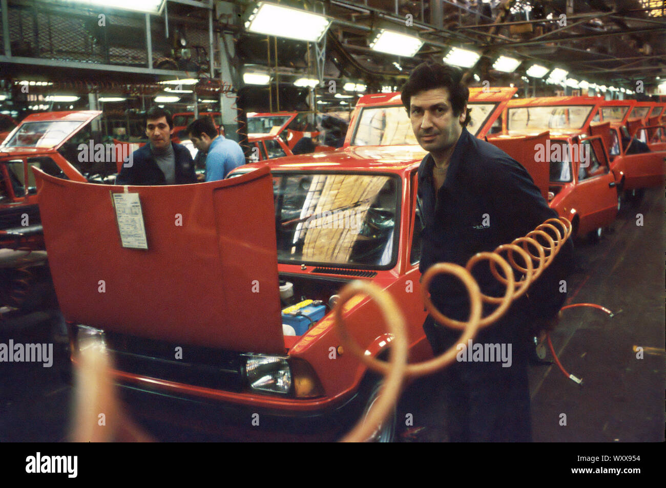 Montagelinien in der autofabrik Innocenti Leyland in Mailand Lambrate (1979) Stockfoto