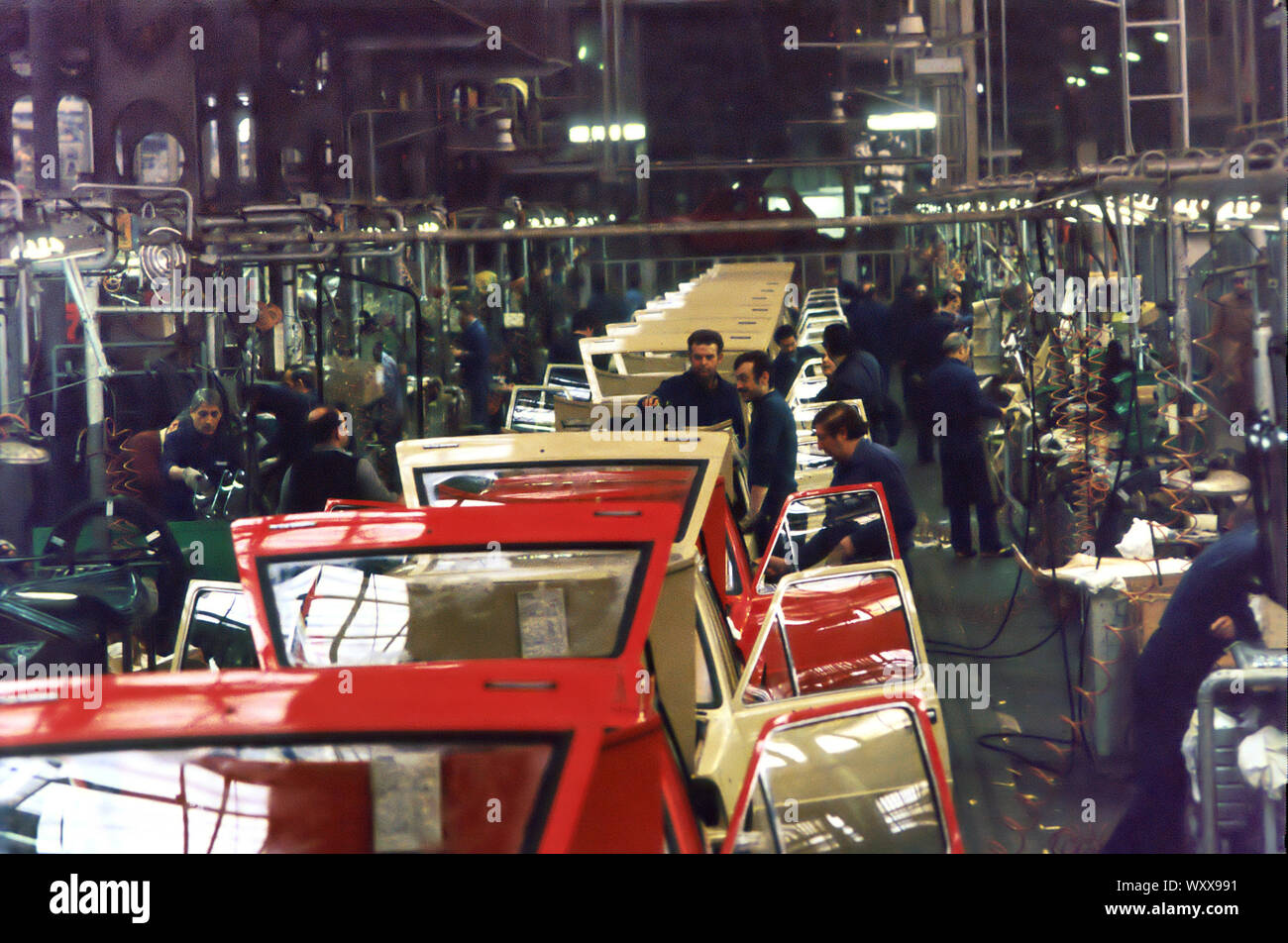 Montagelinien in der autofabrik Innocenti Leyland in Mailand Lambrate (1979) Stockfoto