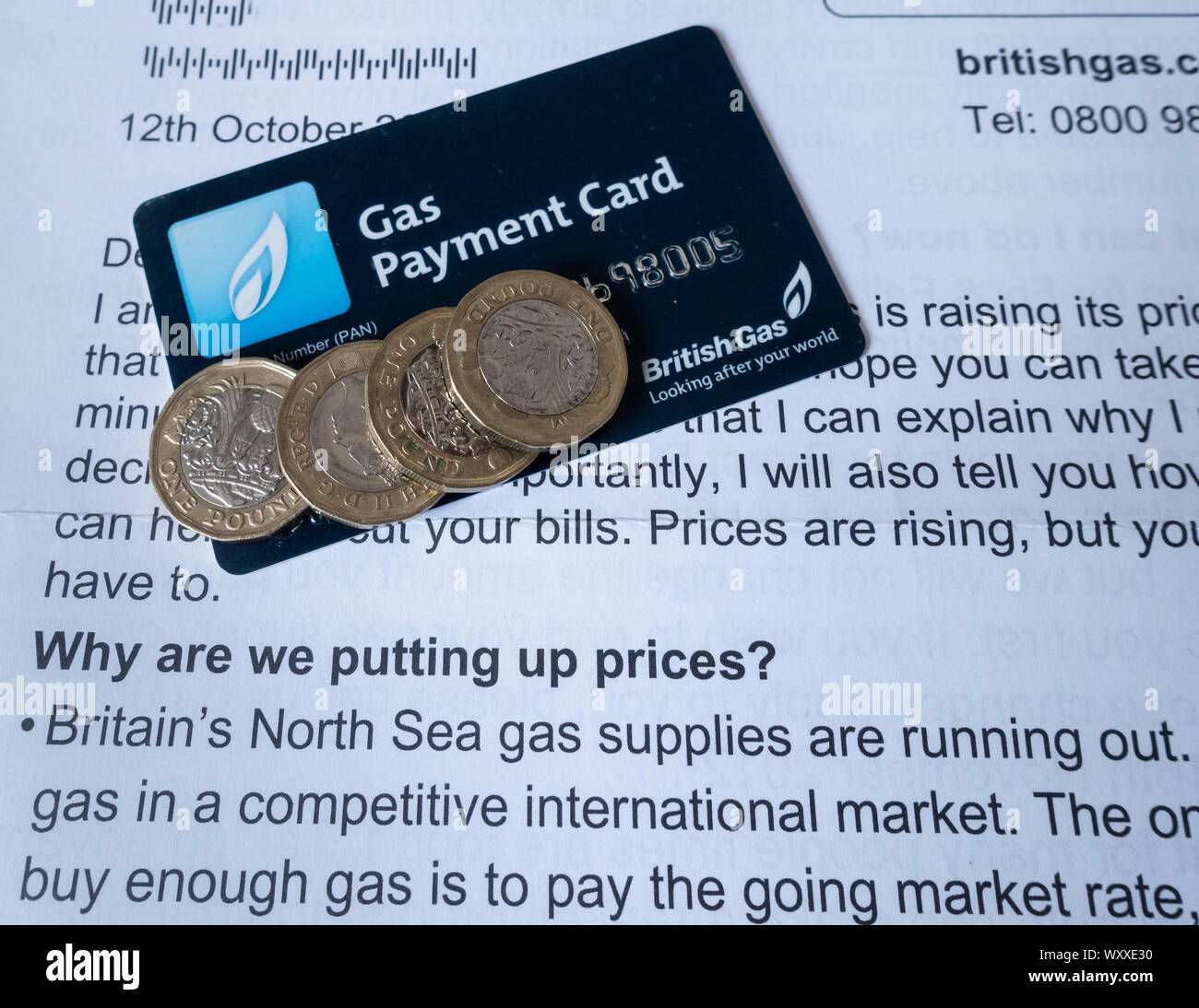 British Gas Payment Card auf Brief von British Gas, die erklärt, warum die Preise steigen. Stockfoto