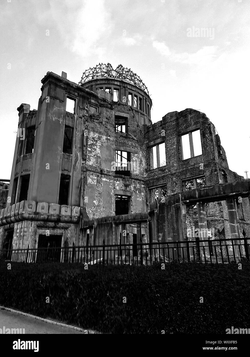 Die Verzweiflung von Chaos (Atomic Bomb Dome, Hiroshima Peace Memorial Park, Hiroshima, Japan) Stockfoto