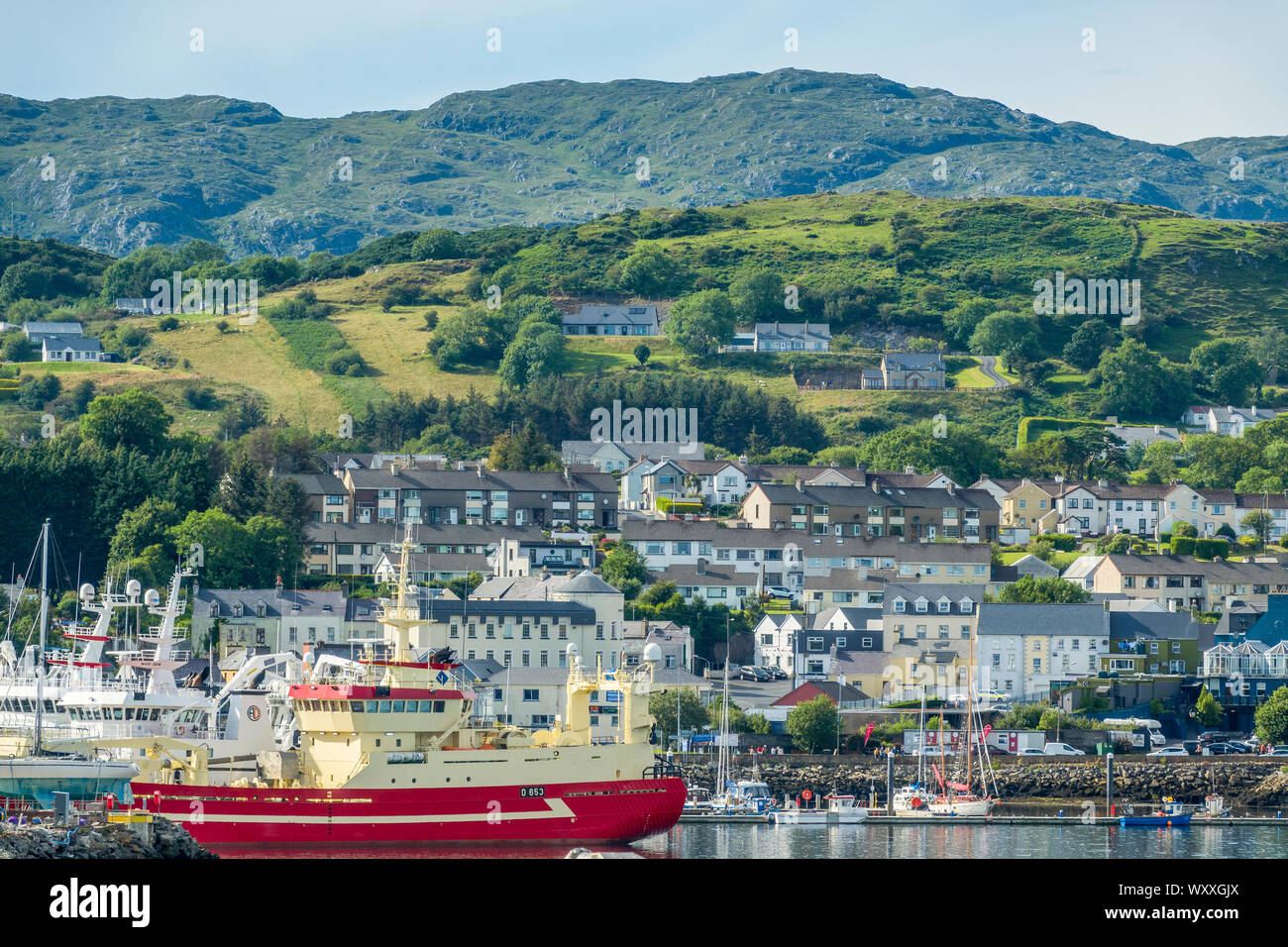 Birsfelden Hafen und Kirche, Irland Stockfoto