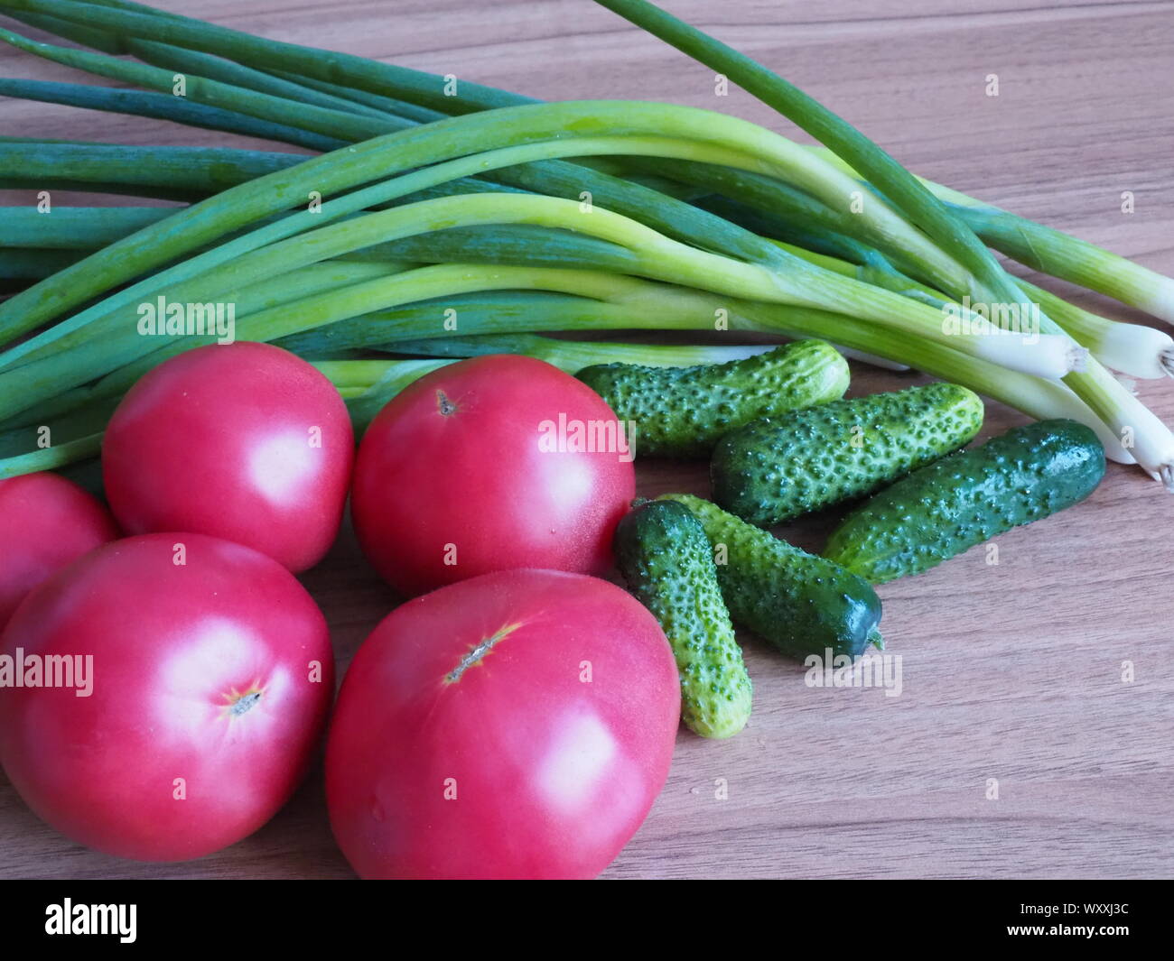 Gemüse auf einem Holztisch Stockfoto