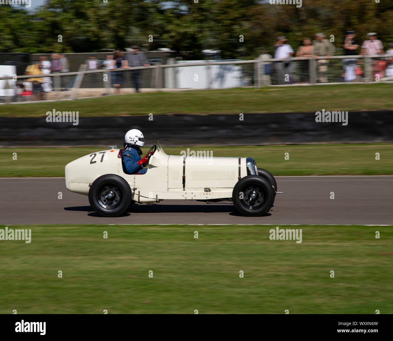 Julian Wilton fahren 1935 ERA B-type R7B Rennwagen am 2019 Goodwood Revival Stockfoto