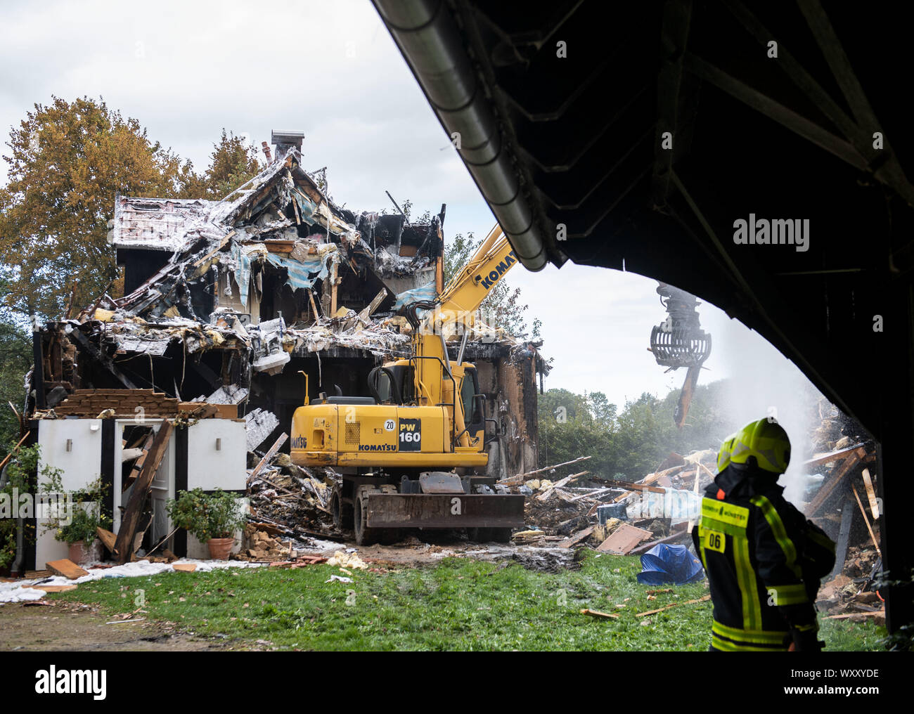 Münster, Deutschland. 18 Sep, 2019. Zwei Frauen scheinen bewusst eine Explosion in der deutschen Stadt Münster am Mittwoch in einer vermuteten Selbstmordversuch nach aus ihrer Heimat vertrieben zu werden verursacht zu haben. Drei Polizisten wurden leicht verletzt und die zwei Frauen wurden mit schweren Verletzungen ins Krankenhaus gebracht, teilte die Polizei in einer Erklärung. Die Explosion ereignete sich, als ein Gerichtsvollzieher und die Offiziere im Haus angekommen, die Frauen zu vertreiben. Quelle: dpa Picture alliance/Alamy leben Nachrichten Stockfoto