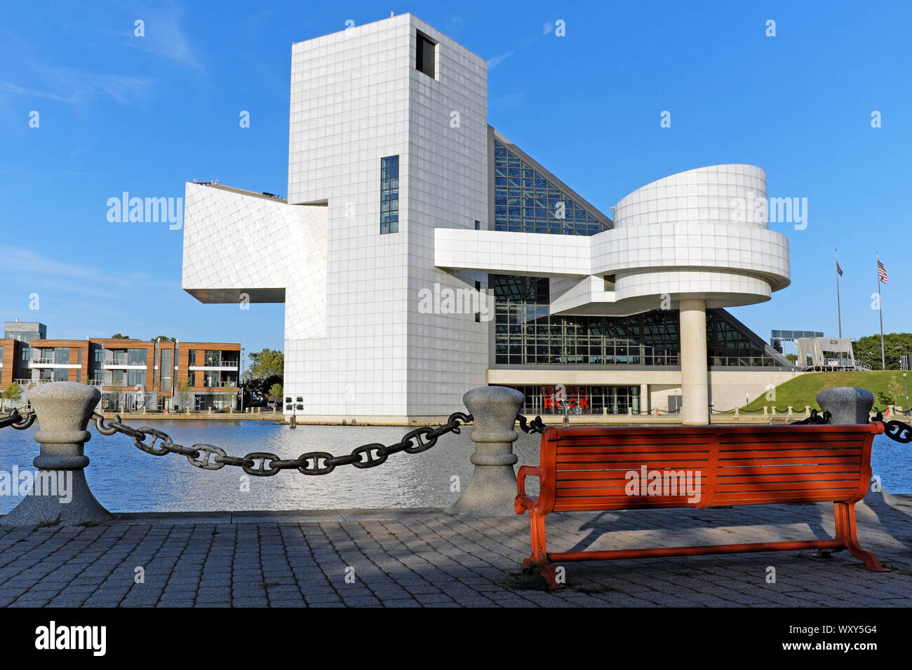Die Rock and Roll Hall of Fame und Museum auf der Nordküste Hafen am Ufer des Lake Erie in Cleveland, Ohio, USA. Stockfoto