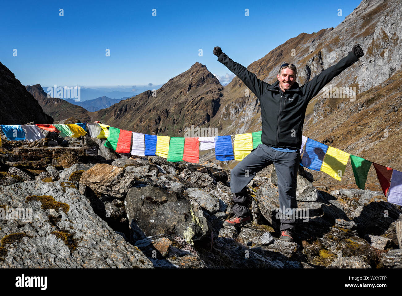 Happy trekker bei Tempe La Pass, Wangdue Phodrang Bezirk, Snowman Trek, Bhutan Stockfoto