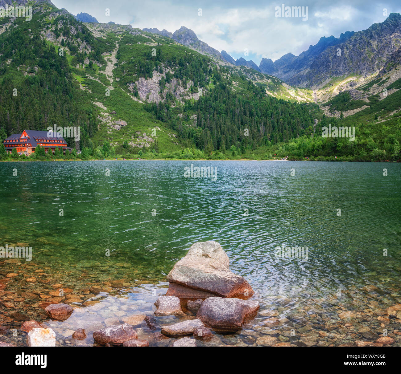 Mountain Lake (Popradske Pleso) in der Hohen Tatra, Slowakei Stockfoto