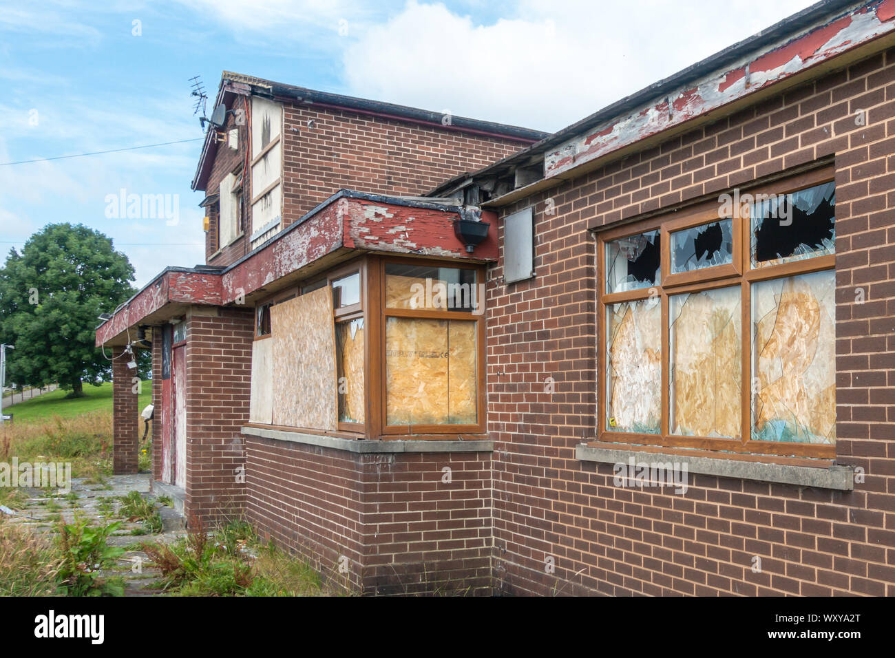 Die Rundumleuchte Public House im Buttershaw, Bradford, West Yorkshire, wie in dem Film "Rita Sue und Bob zu 'Empfohlene, jetzt verlassene und warten auf den Abriss. Stockfoto