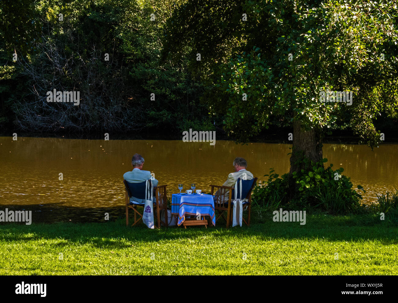 Entspannung am See Stockfoto