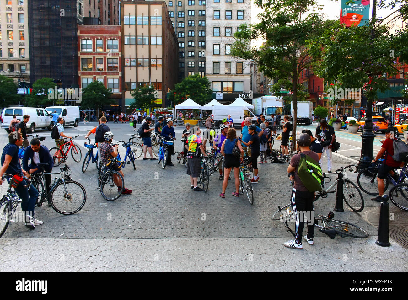 Radfahrer beginnt im nördlichen Ende des Union Square zu sammeln Teil im New York der kritischen Masse in Manhattan am 26. Juli, 2019 in New York, USA. (Pho Stockfoto