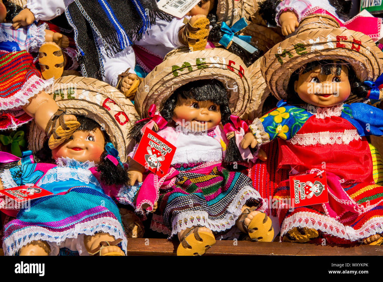 Souvenir Puppen auf dem Malecon, Puerto Vallarta, Jalisco, Mexiko. Stockfoto