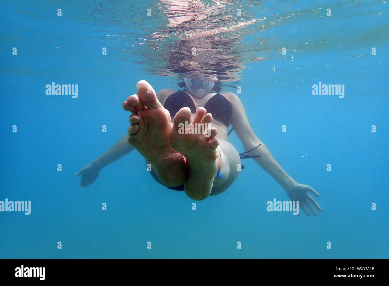 Fuß junge Frau Junge Unterwasser Strand Insel Porto Santo Madeira Portugal Europa Stockfoto