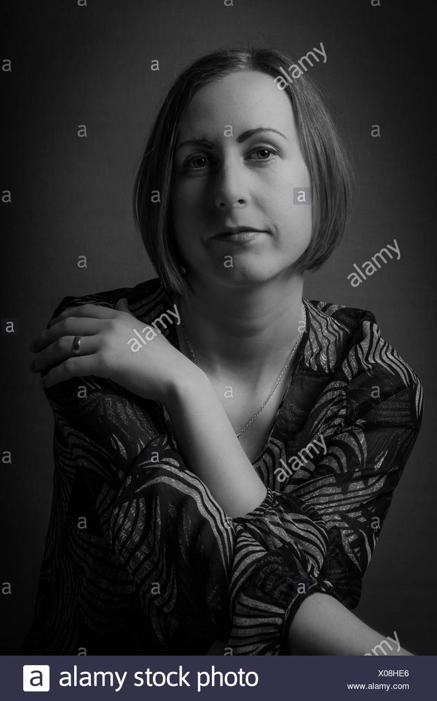 Close-up Portrait einer ernsten jungen Frau Stockfoto