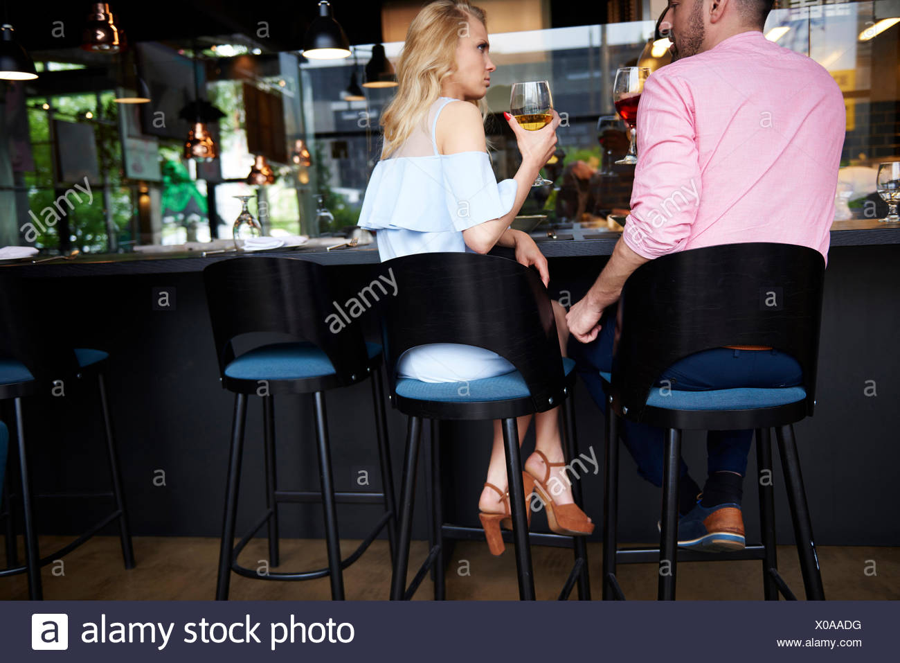 Flirten knie berühren