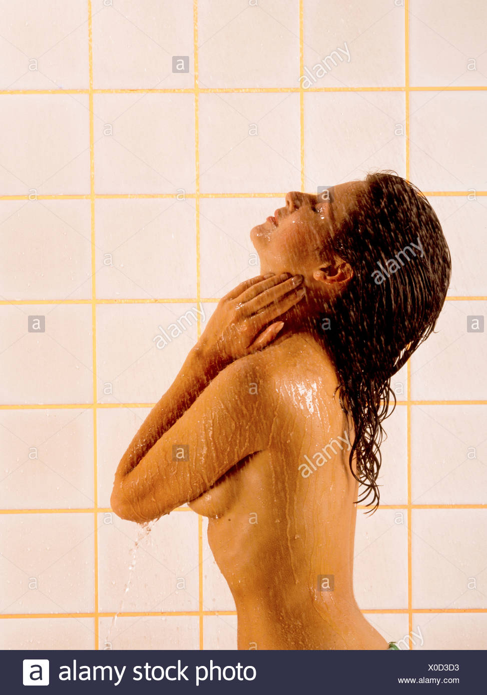Mann erotisch beim duschen