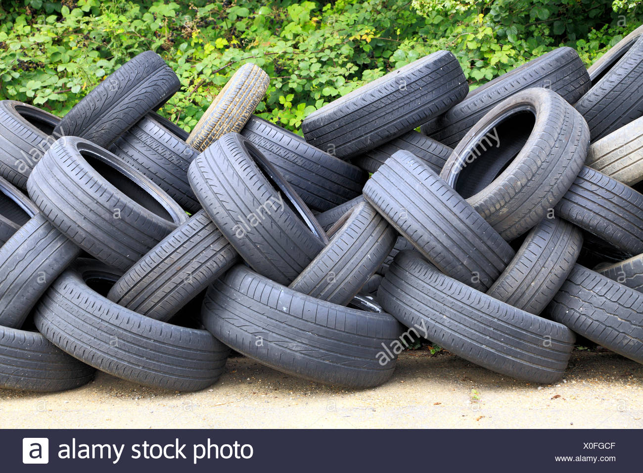 Abgenutzt Alt Pkw Reifen Die Fur Recycling England