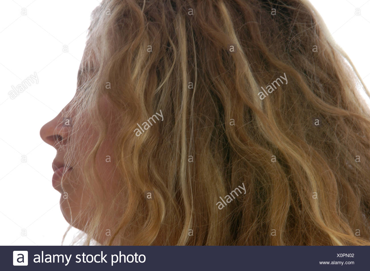 Junge Frau Twen Mit Lange Krause Haare Stockfotografie Alamy