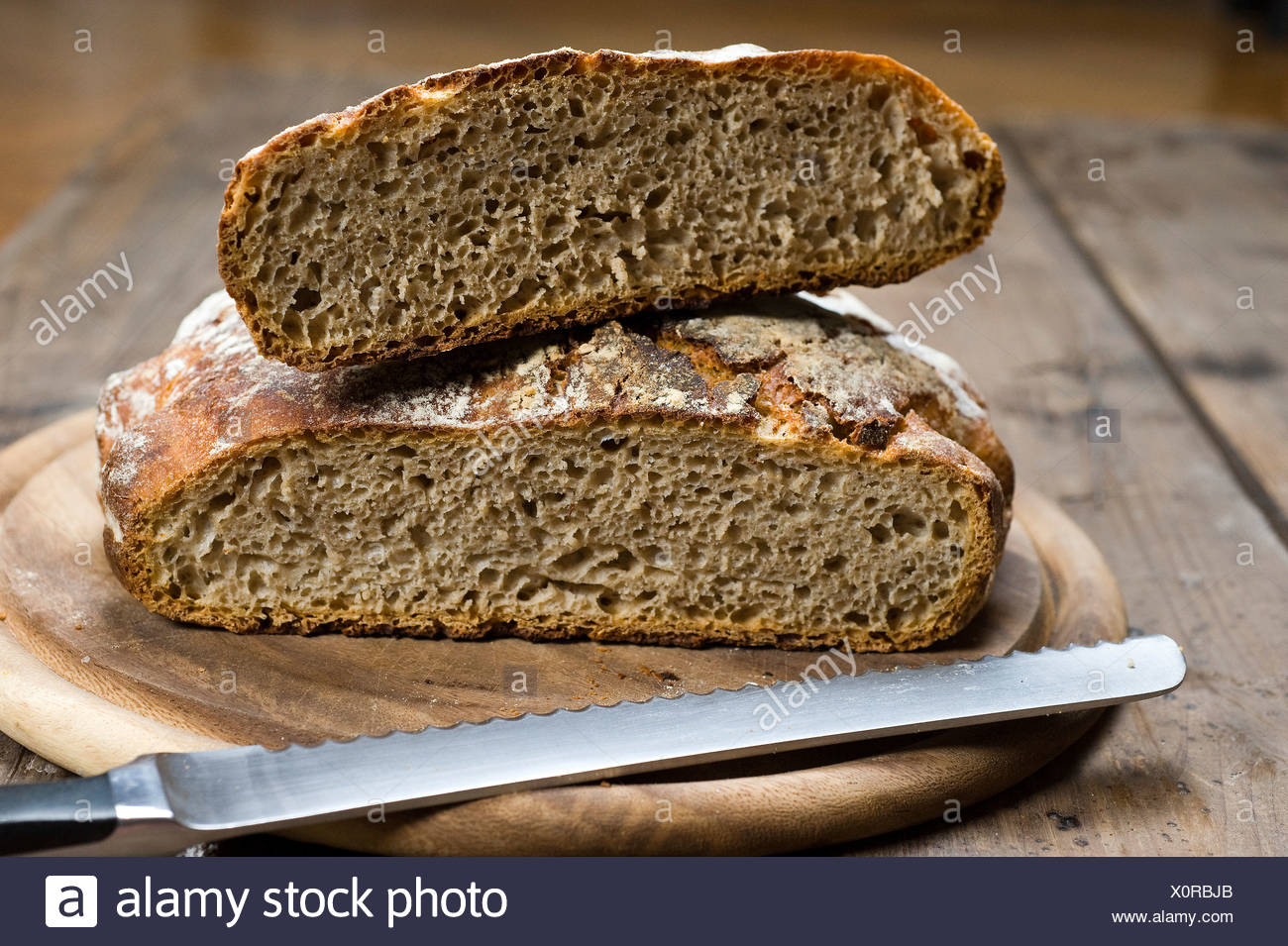 Sauerteigbrot Schneiden Der Teig Braucht Nicht Geknetet Werden Kneten Brot Stockfotografie Alamy