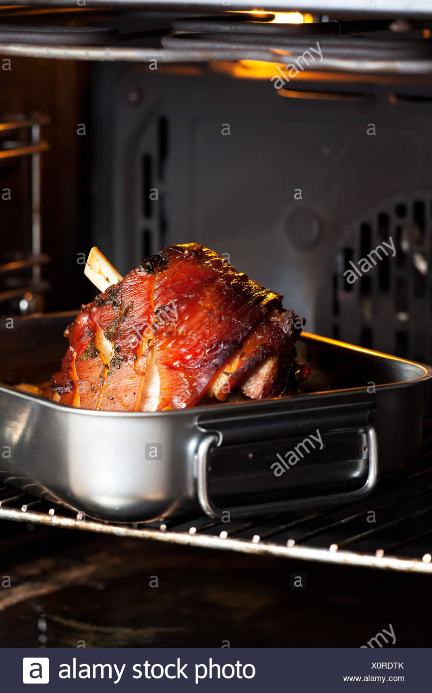 Backofen, Braten Abendessen, Eisbein Stockfoto, Bild: 275881667 ...