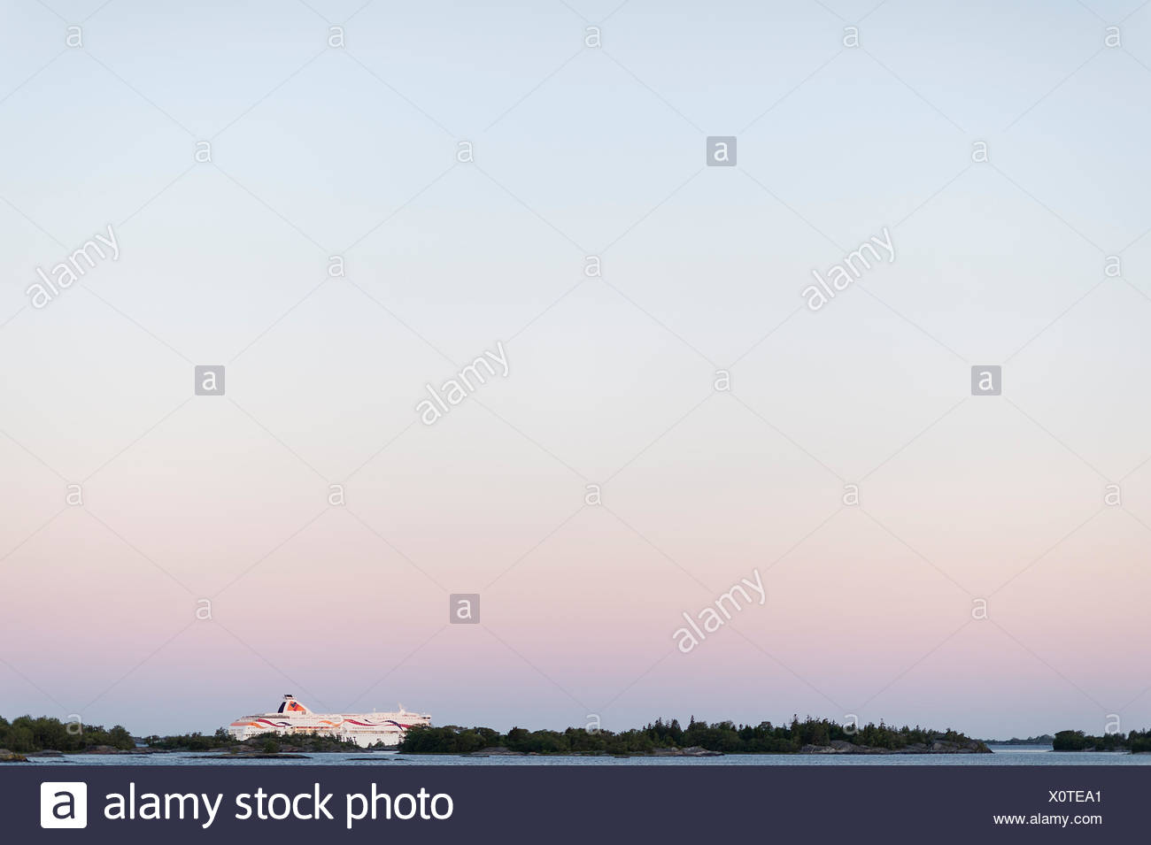 Schweden, Stockholm Archipel, Uppland, Fejan, Blick auf Himmel im Morgengrauen Stockfoto