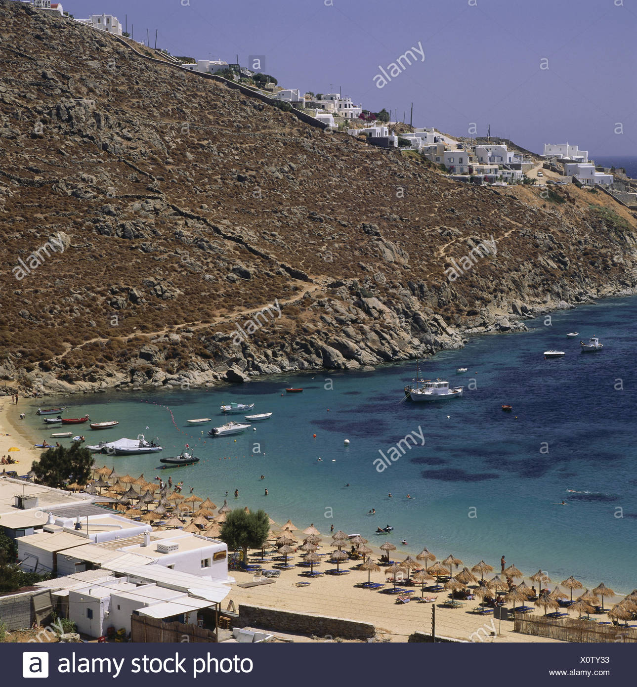 Cyclades Insel Mykonos Griechenland Psaru Strand Agais Sonnenschirme Gemass Urheber Psarou Urlaub Strand Himmel Blau Stiefel Meer Sonnenschirme Draussen Stockfotografie Alamy