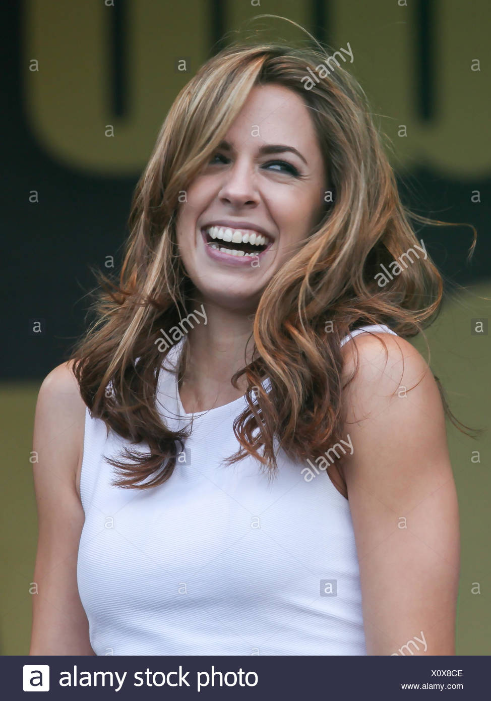 Sängerin Vanessa Mai (Wolkenfrei Stockfoto, Bild ...