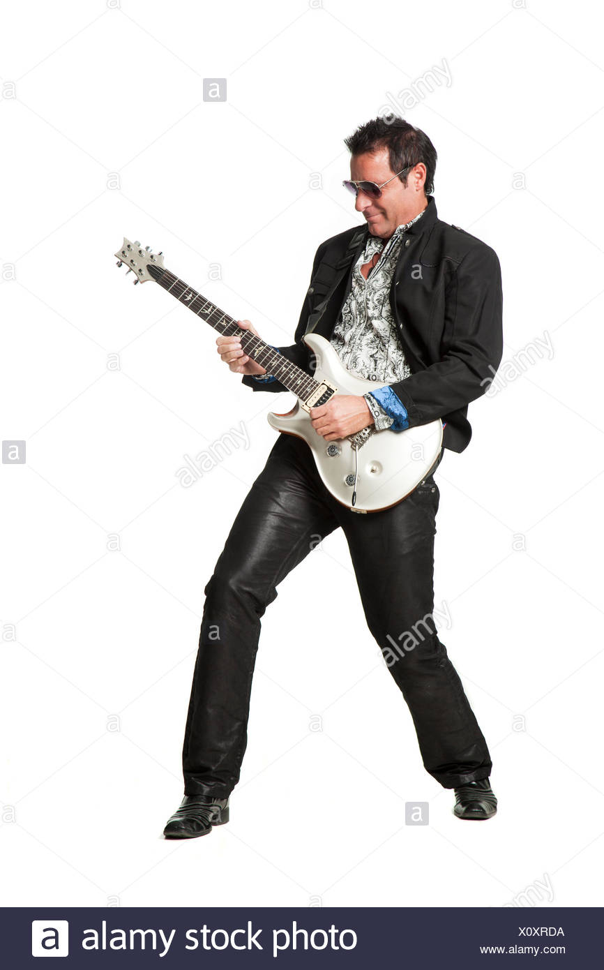 Mann im Studio e-Gitarre spielen Stockfoto, Bild: 275955046 - Alamy