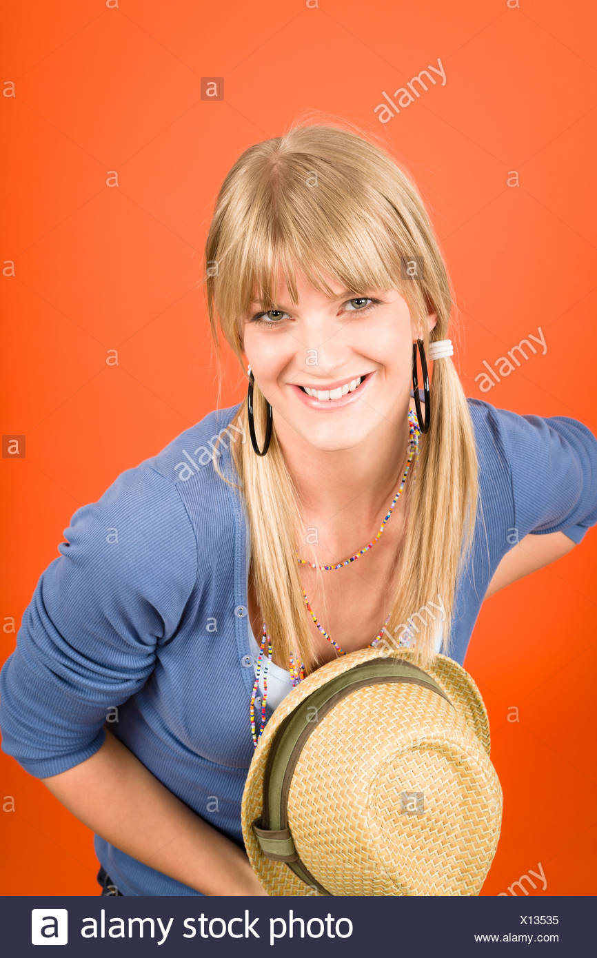Junges Madchen Mode Outfit Machen Einen Knicks Stockfotografie Alamy