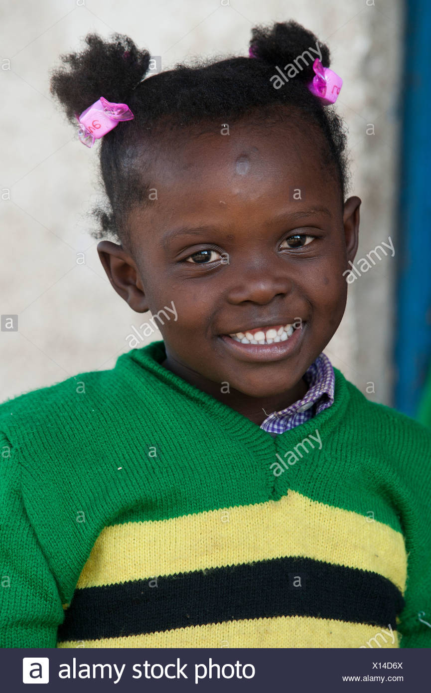 Madchen Mit Zopfen 4 5 Jahre Afrikanische Kind Portrait Tansania Afrika Stockfotografie Alamy