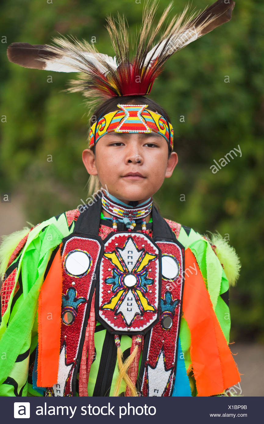 native-regalia-traditionelle-kleidung-stockfotos-und-bilder-kaufen-alamy